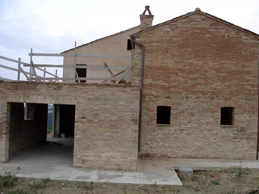 Immagine 5 di Rustico / casale in vendita  in via Case Rosse snc a Montedinove