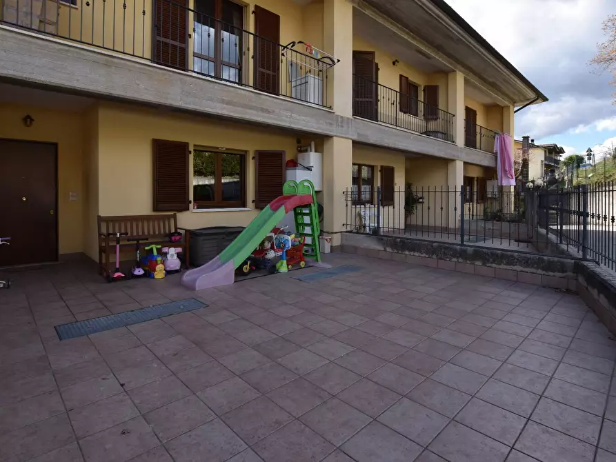 Immagine 2 di Villa in vendita  in Viale Europa a Santa Vittoria In Matenano