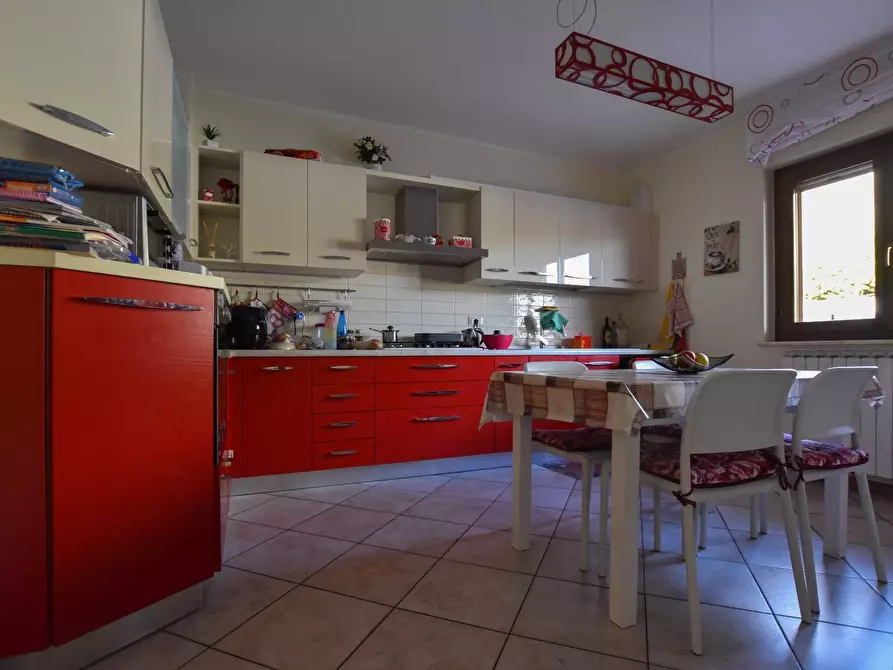 Immagine 4 di Villa in vendita  in Viale Europa a Santa Vittoria In Matenano