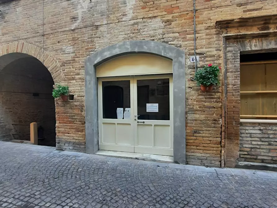 Immagine 1 di Locale commerciale in affitto  in via Roma 4 a Carassai