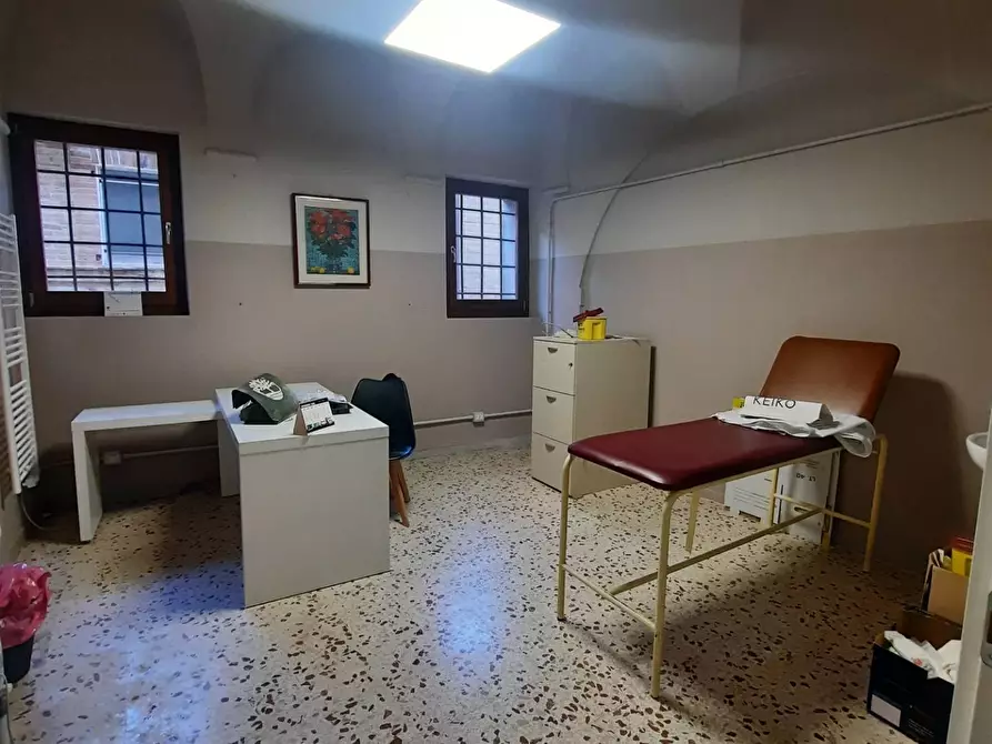 Immagine 6 di Locale commerciale in affitto  in via Roma 4 a Carassai