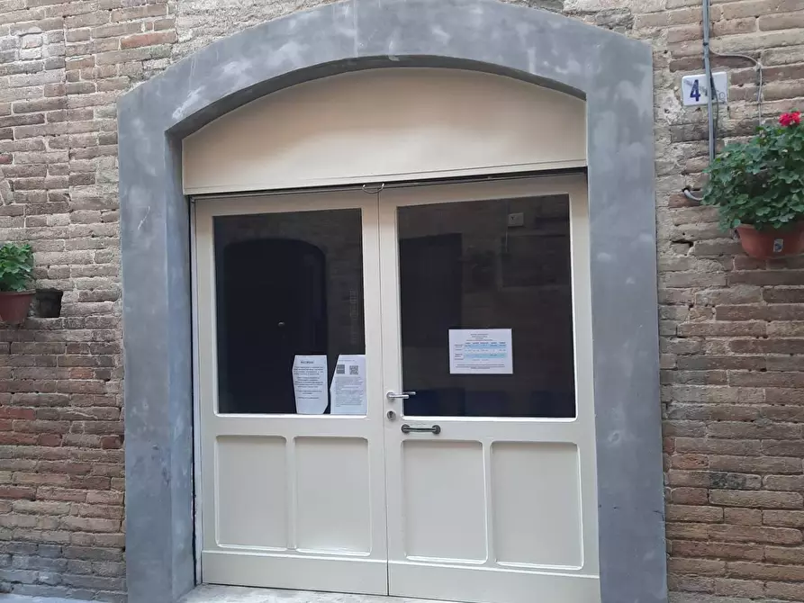 Immagine 8 di Locale commerciale in affitto  in via Roma 4 a Carassai