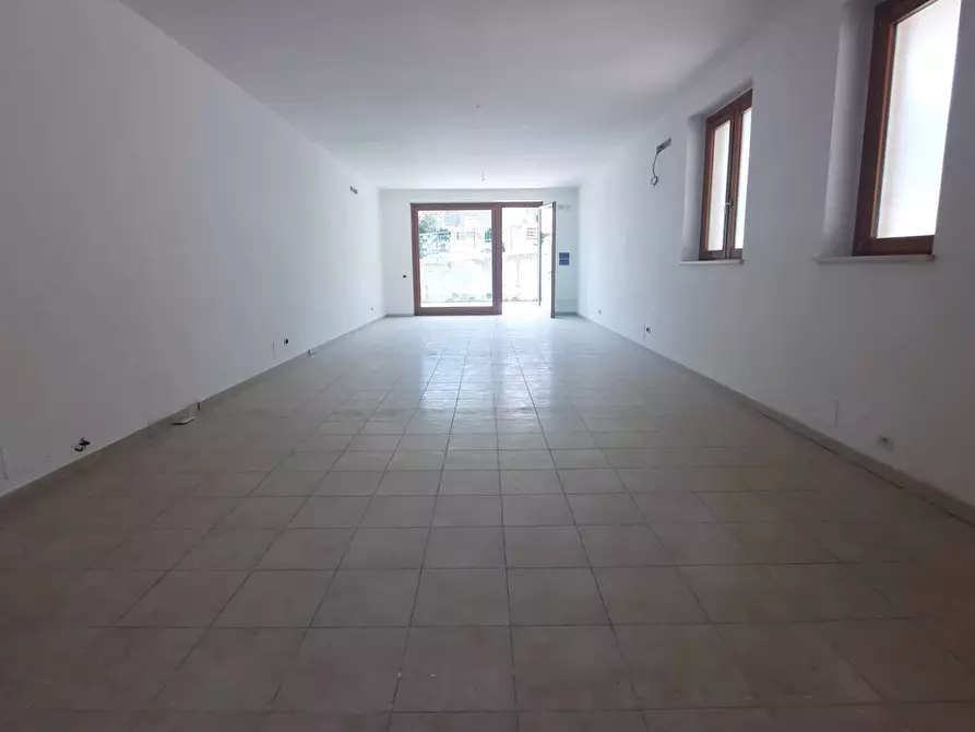 Immagine 5 di Locale commerciale   in via Leonardo Da Vinci 45 a Altidona