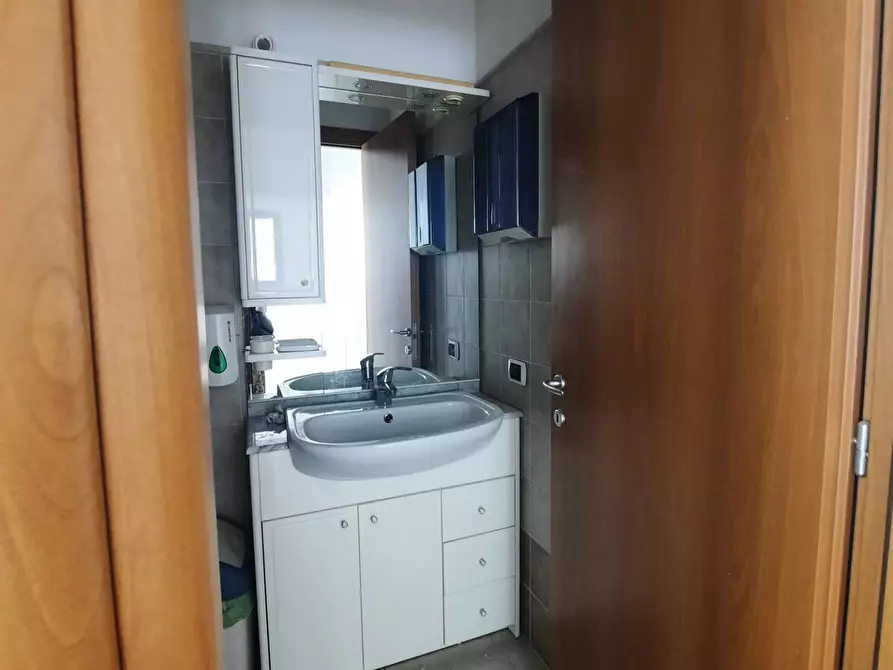 Immagine 6 di Locale commerciale   in via Leonardo Da Vinci 45 a Altidona