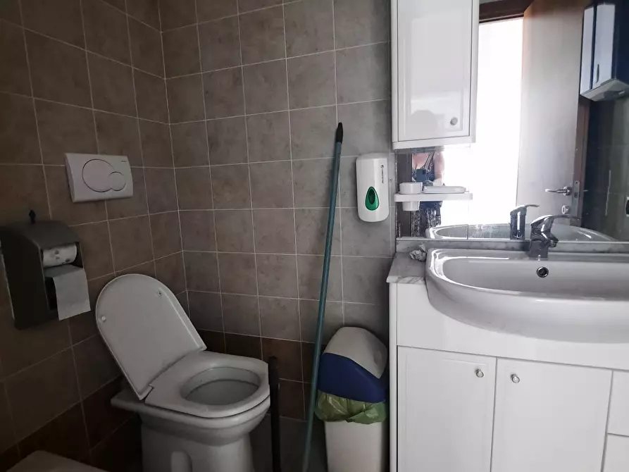 Immagine 7 di Locale commerciale   in via Leonardo Da Vinci 45 a Altidona