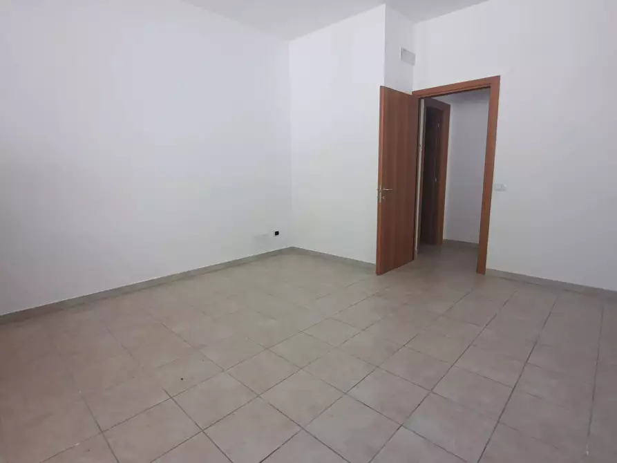 Immagine 8 di Locale commerciale   in via Leonardo Da Vinci 45 a Altidona