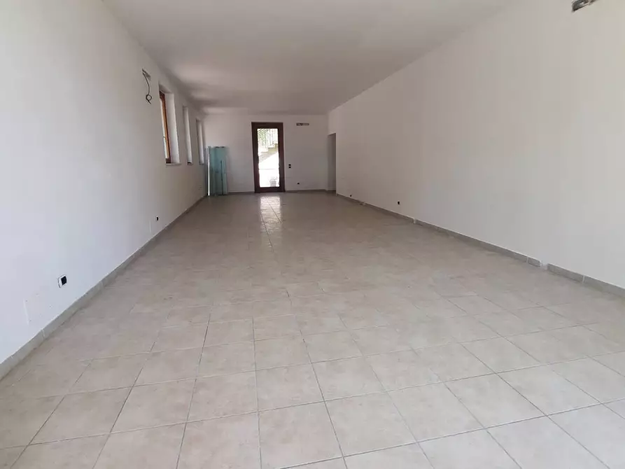 Immagine 12 di Locale commerciale   in via Leonardo Da Vinci 45 a Altidona