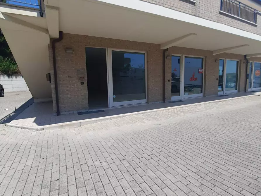 Immagine 15 di Locale commerciale   in via Leonardo Da Vinci 45 a Altidona