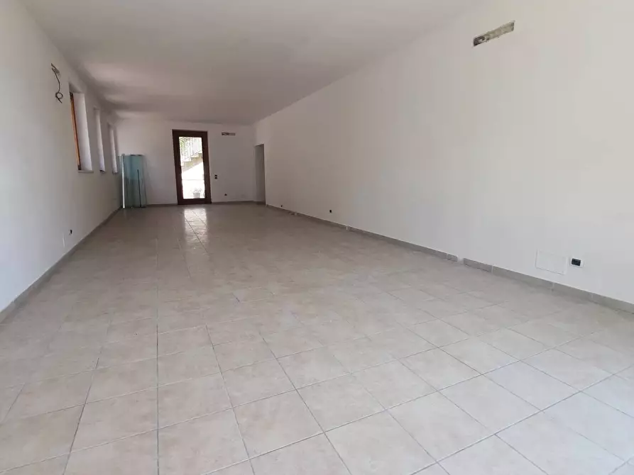 Immagine 16 di Locale commerciale   in via Leonardo Da Vinci 45 a Altidona