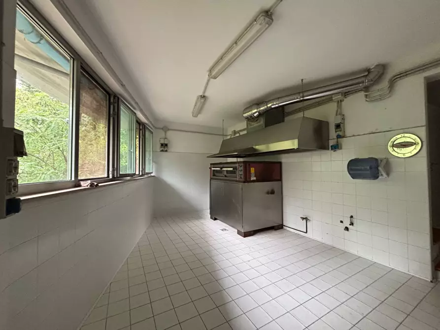 Immagine 9 di Locale commerciale in affitto  in Via Campo Sportivo a Comunanza