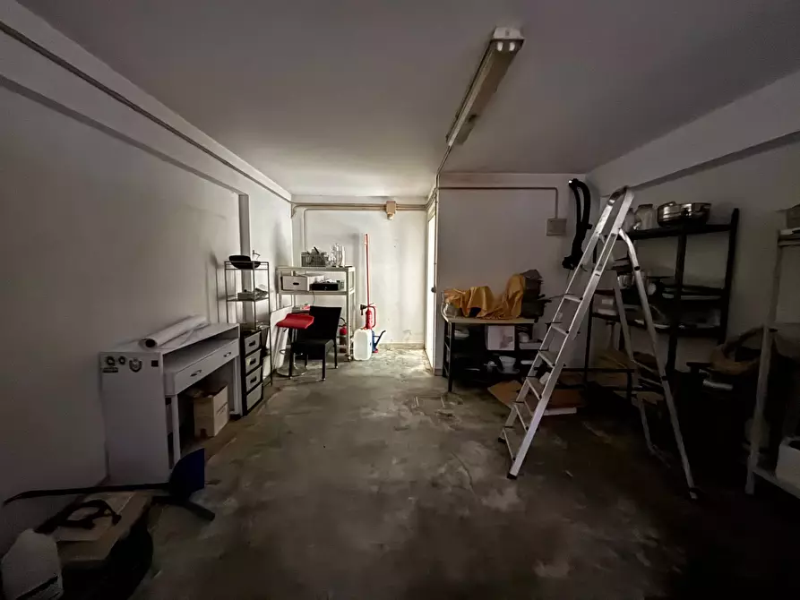 Immagine 11 di Locale commerciale in affitto  in Via Campo Sportivo a Comunanza