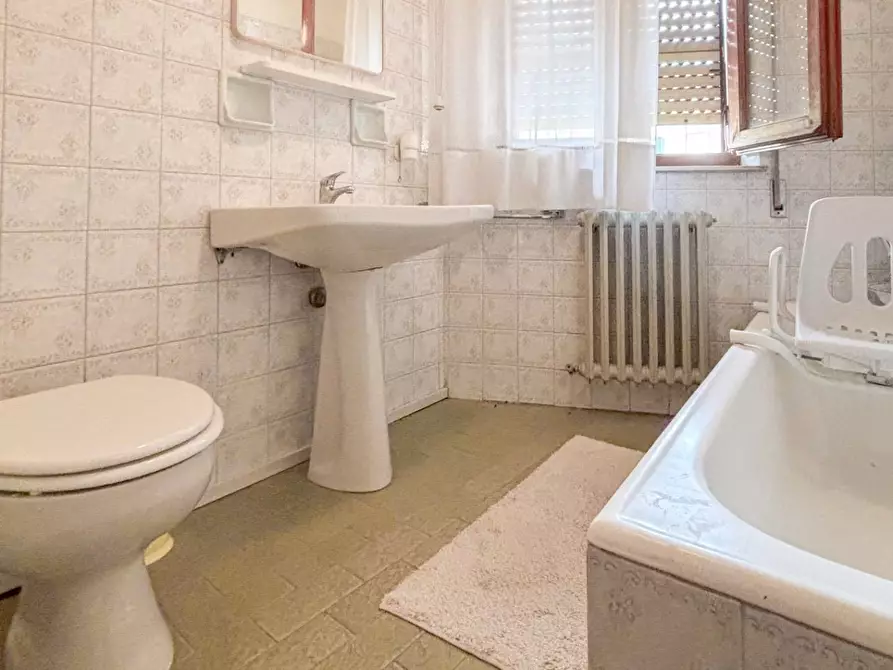 Immagine 22 di Appartamento in vendita  in Piazza IV Novembre a Comunanza