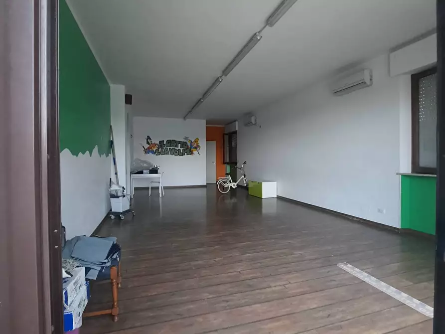 Immagine 3 di Locale commerciale in affitto  in via Fonte di Valle a Altidona