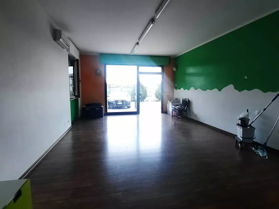 Immagine 8 di Locale commerciale in affitto  in via Fonte di Valle a Altidona