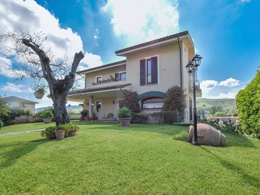 Immagine 3 di Villa in vendita  in Via Abbadia a Monterubbiano