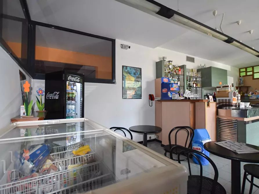 Immagine 9 di Attività commerciale in vendita  in Via Aldo Moro a Comunanza