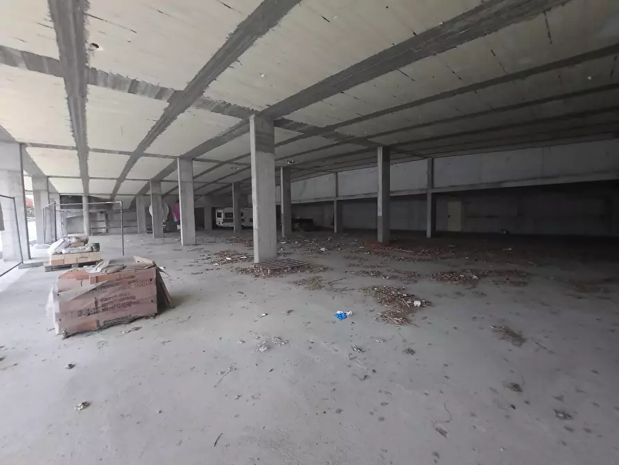 Immagine 1 di Locale commerciale in affitto  in C.da Sant'Antonio a Petritoli