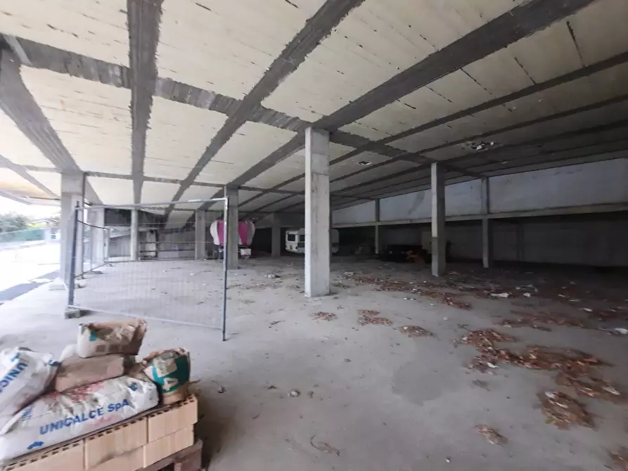 Immagine 2 di Locale commerciale in affitto  in C.da Sant'Antonio a Petritoli