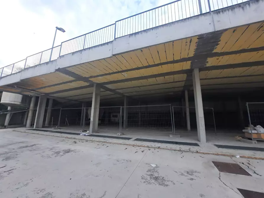 Immagine 3 di Locale commerciale in affitto  in C.da Sant'Antonio a Petritoli