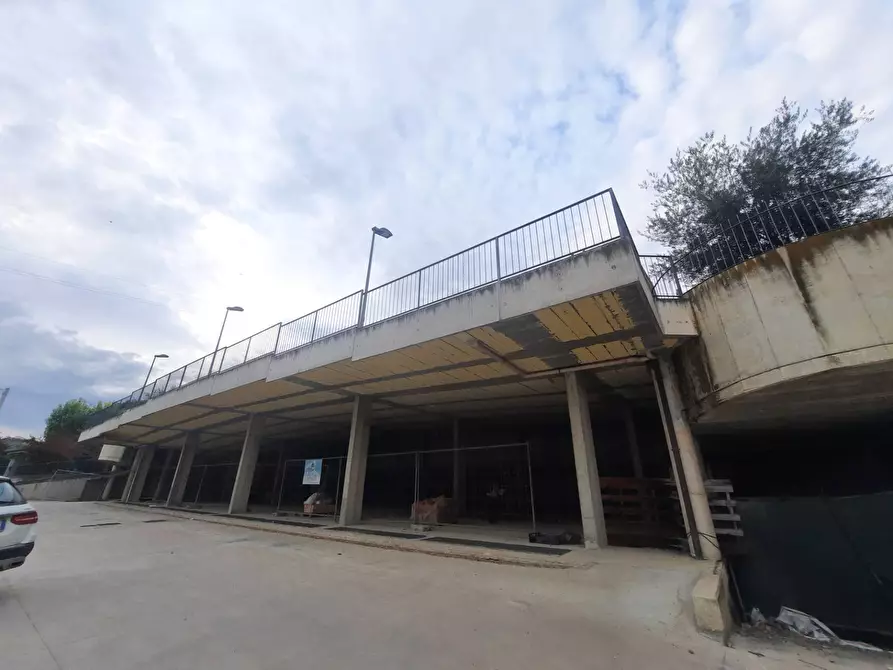 Immagine 4 di Locale commerciale in affitto  in C.da Sant'Antonio a Petritoli