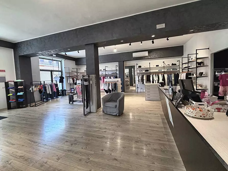 Immagine 6 di Attività commerciale in vendita  in Piazza Garibaldi a Comunanza