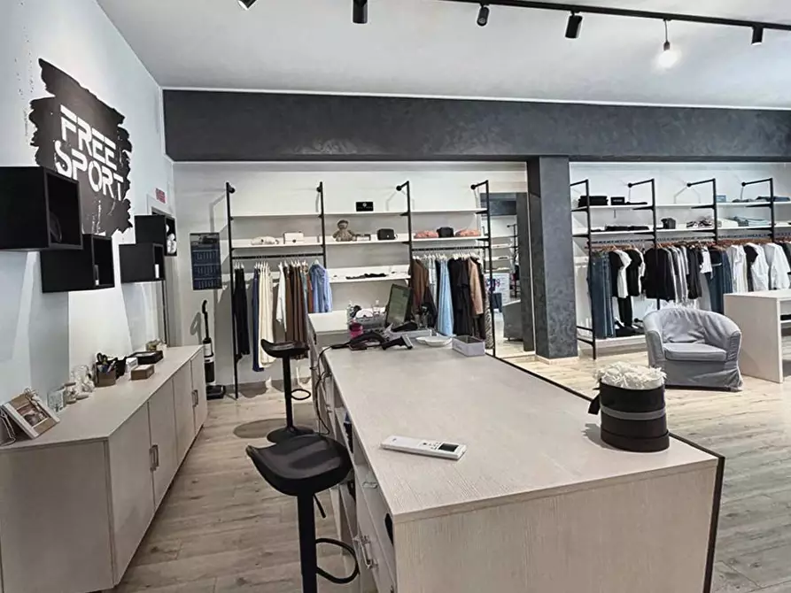 Immagine 7 di Attività commerciale in vendita  in Piazza Garibaldi a Comunanza