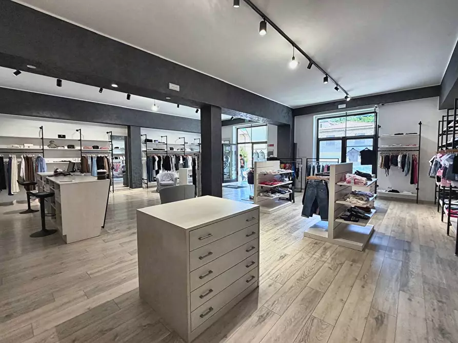 Immagine 8 di Attività commerciale in vendita  in Piazza Garibaldi a Comunanza