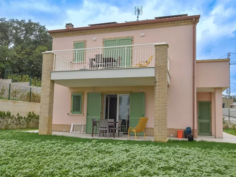 Immagine 1 di Villa in vendita  a Campofilone