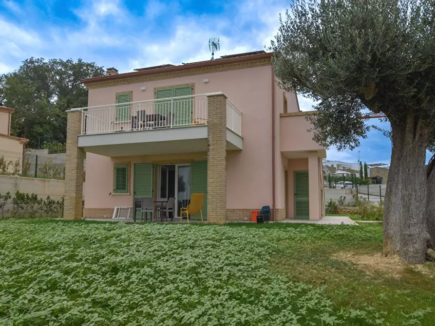 Immagine 2 di Villa in vendita  a Campofilone