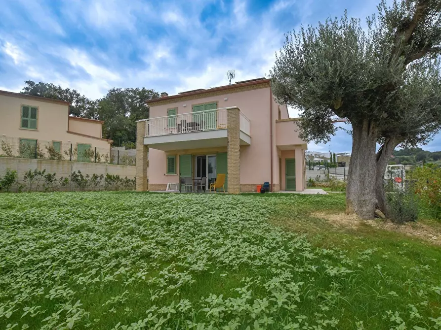 Immagine 4 di Villa in vendita  a Campofilone