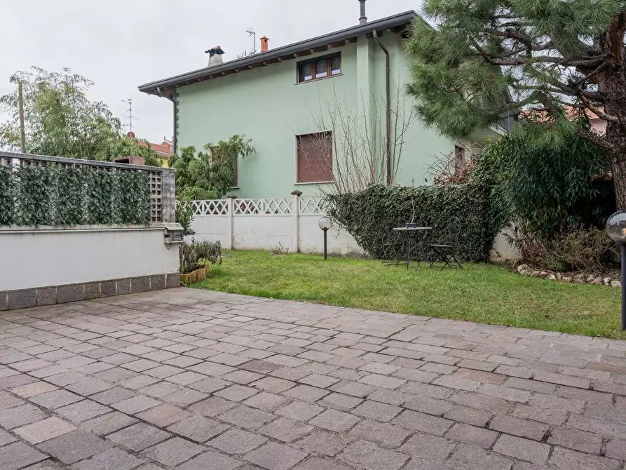 Immagine 32 di Villa in vendita  in Carlo Forlanini 15 a Busto Arsizio