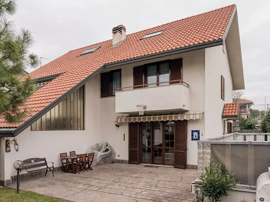 Immagine 33 di Villa in vendita  in Carlo Forlanini 15 a Busto Arsizio