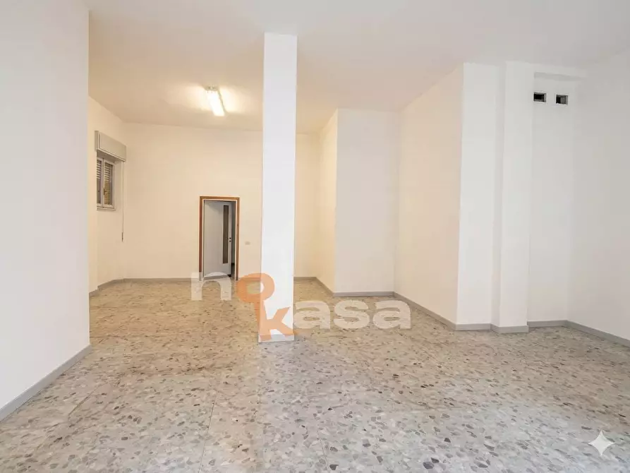 Immagine 3 di Locale commerciale in vendita  in via Genova 28 a Busto Arsizio