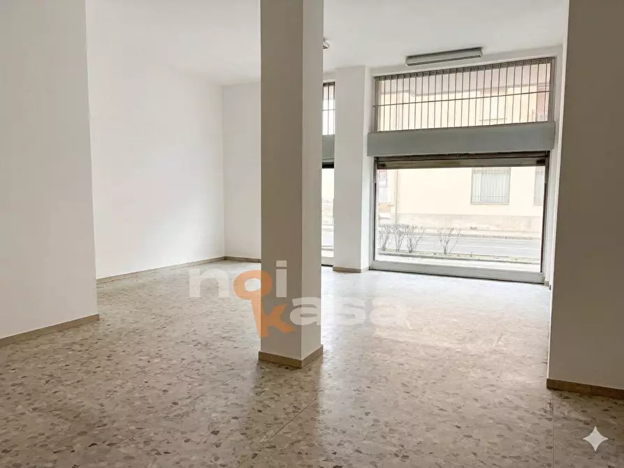 Immagine 4 di Locale commerciale in vendita  in via Genova 28 a Busto Arsizio