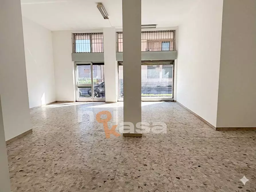 Immagine 7 di Locale commerciale in vendita  in via Genova 28 a Busto Arsizio