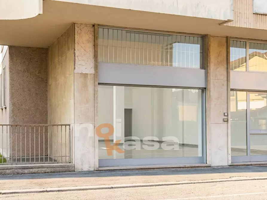 Immagine 1 di Locale commerciale in affitto  in via Genova 28 a Busto Arsizio