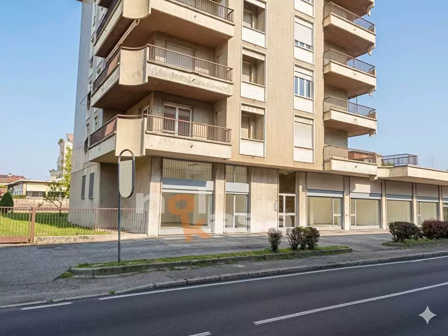 Immagine 2 di Locale commerciale in affitto  in via Genova 28 a Busto Arsizio
