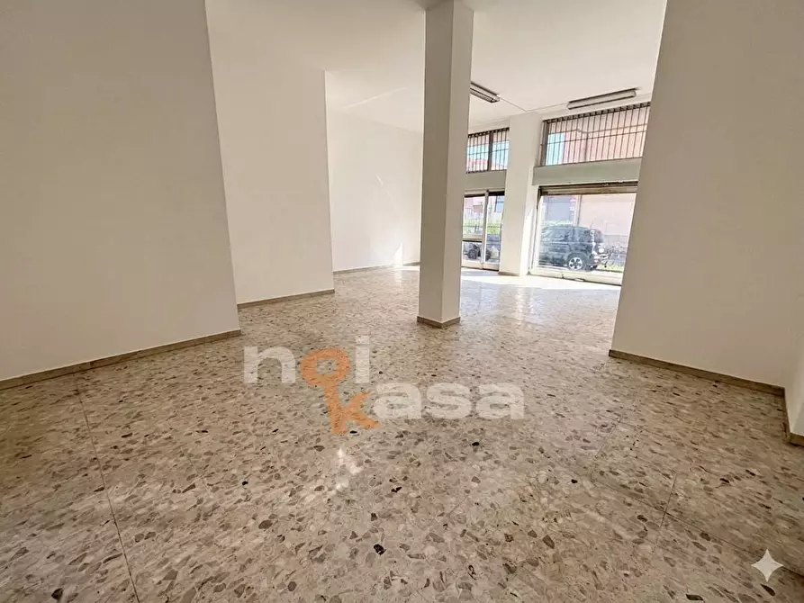 Immagine 5 di Locale commerciale in affitto  in via Genova 28 a Busto Arsizio