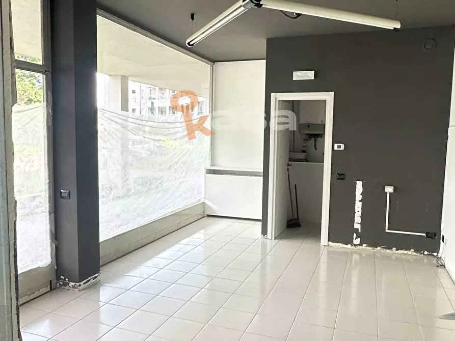 Immagine 13 di Locale commerciale in vendita  in via maino 3 a Cassano Magnago
