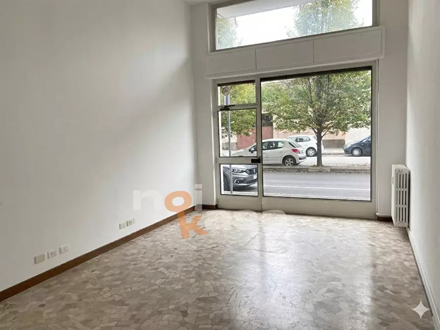 Immagine 3 di Locale commerciale in vendita  in via Marsala 9b a Busto Arsizio