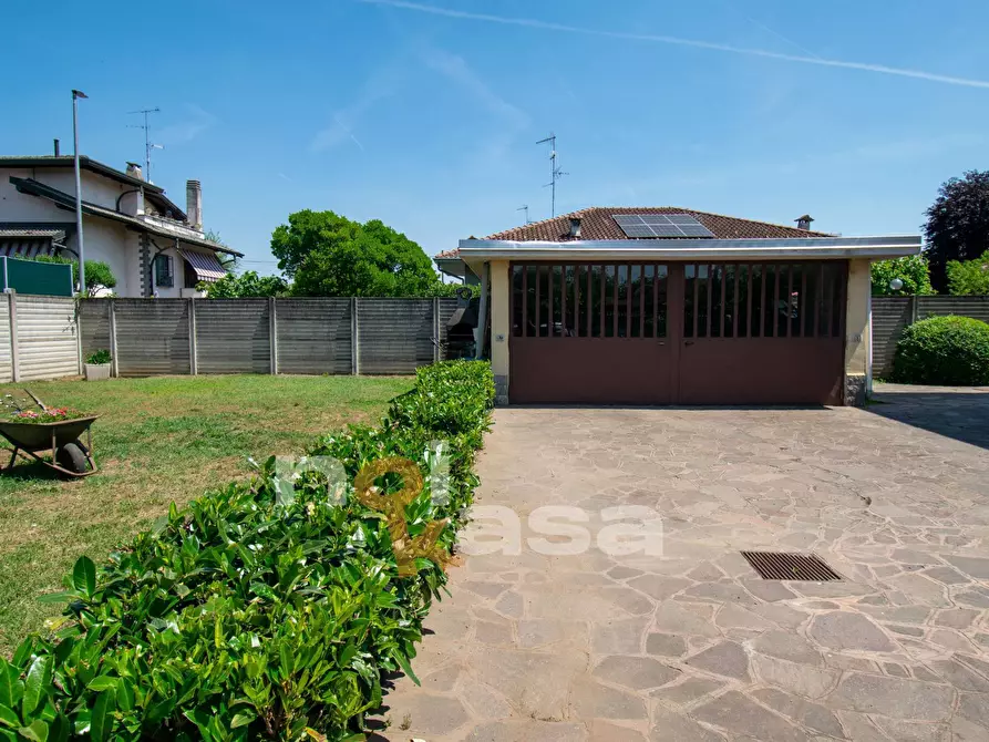 Immagine 42 di Villa in vendita  in via delle pellizzine 5 a Arconate