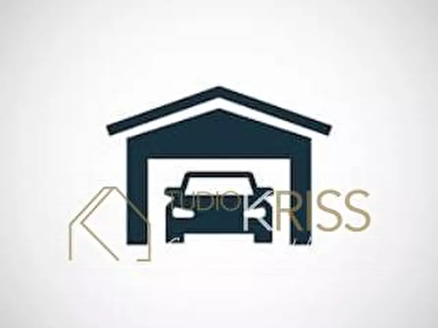 Immagine 1 di Box auto in affitto  in Via Caldirolo a Ferrara