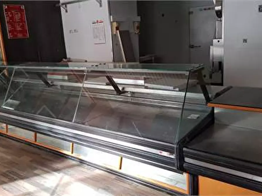 Immagine 1 di Locale commerciale   in Via Giulia 26 a Trieste