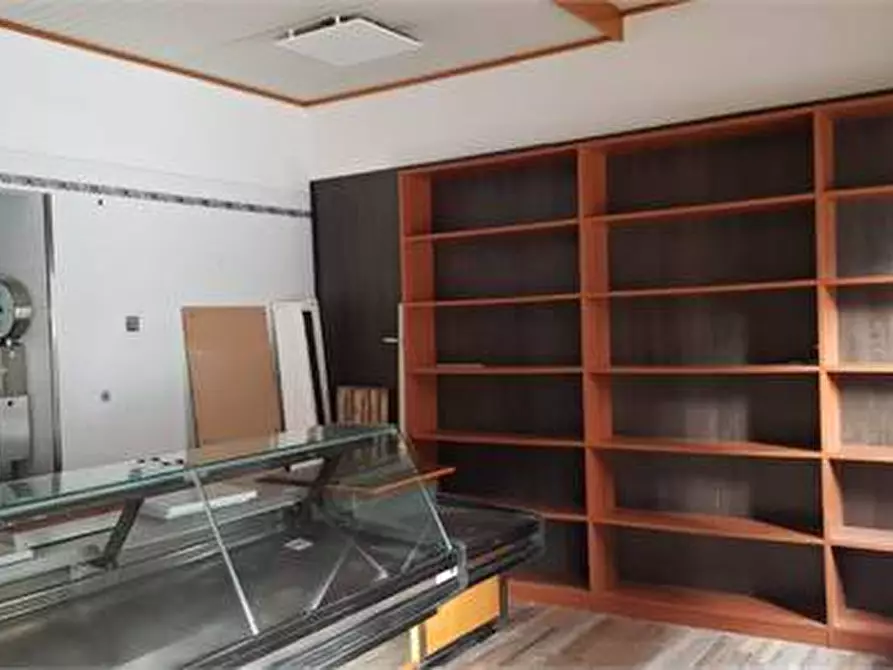 Immagine 2 di Locale commerciale   in Via Giulia 26 a Trieste