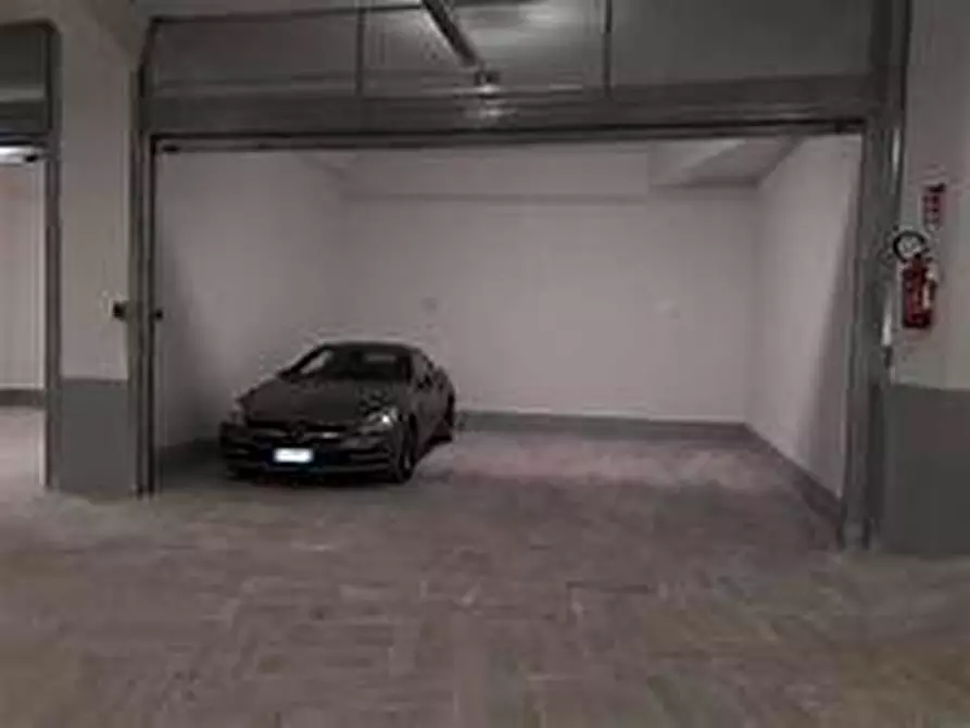 Immagine 1 di Box auto in affitto  in Via Cologna 7 a Trieste