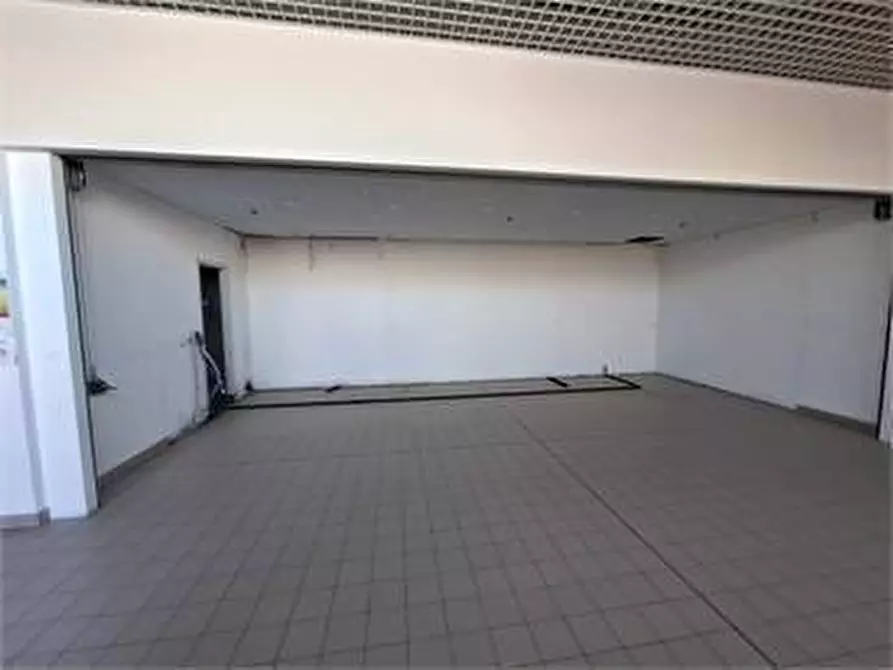 Immagine 3 di Locale commerciale in affitto  in Via Boito a Monfalcone