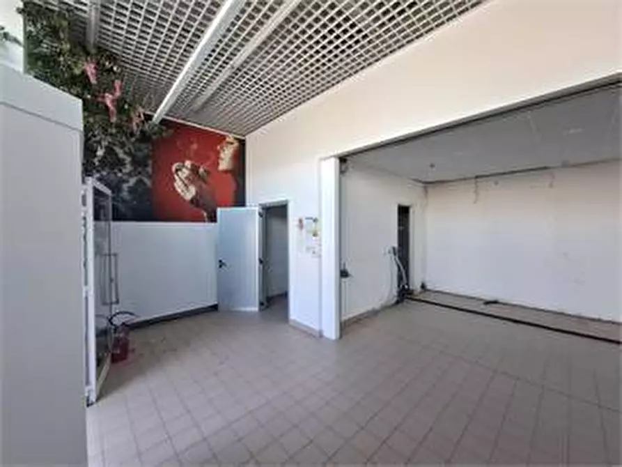 Immagine 4 di Locale commerciale in affitto  in Via Boito a Monfalcone