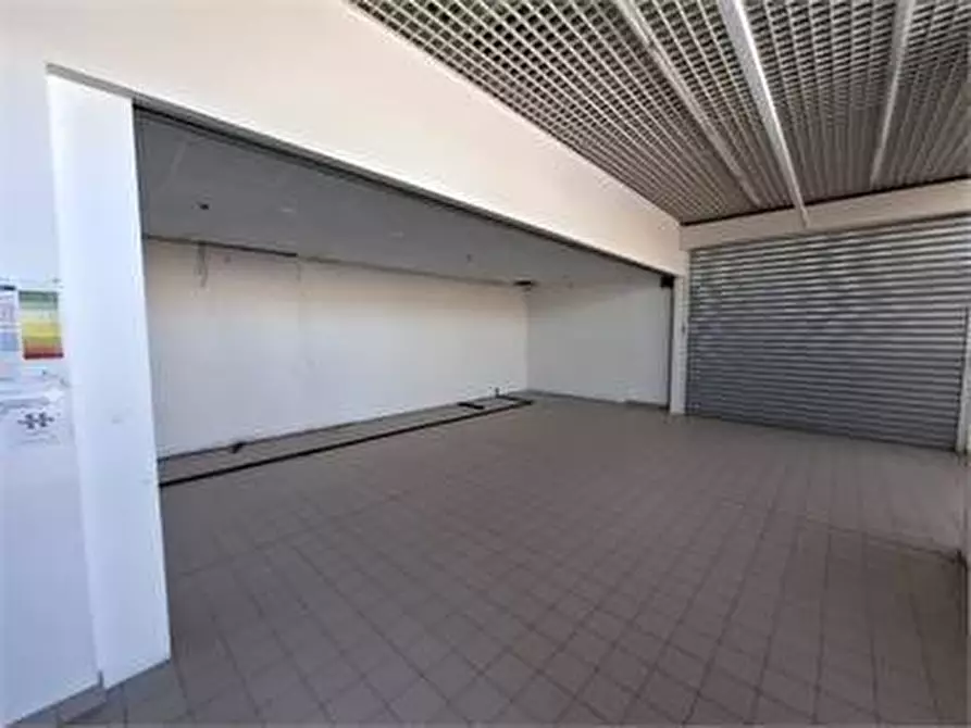 Immagine 5 di Locale commerciale in affitto  in Via Boito a Monfalcone