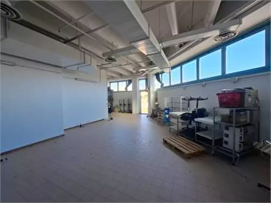 Immagine 6 di Locale commerciale in affitto  in Via Boito a Monfalcone