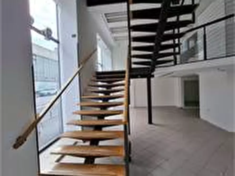 Immagine 6 di Locale commerciale in affitto  in Via Carducci a Trieste